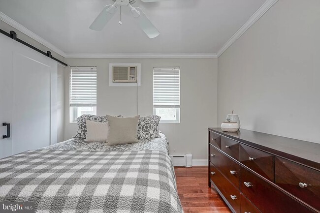 Building Photo - 2648 S Mole St