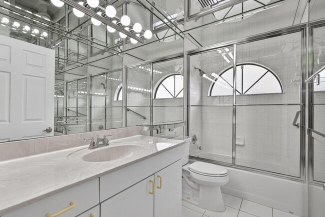 Building Photo - 6064 Beaconwood Rd