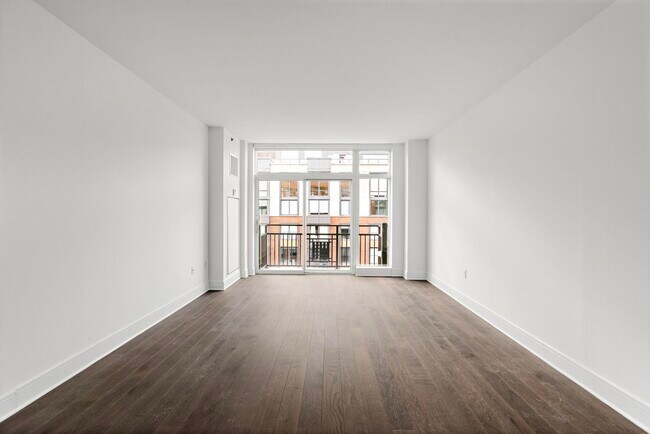 Building Photo - 1100 Maxwell Ln