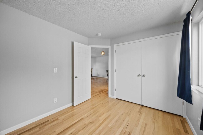 Building Photo - 2 Bed/1 Bath Close to Buckley Space Force