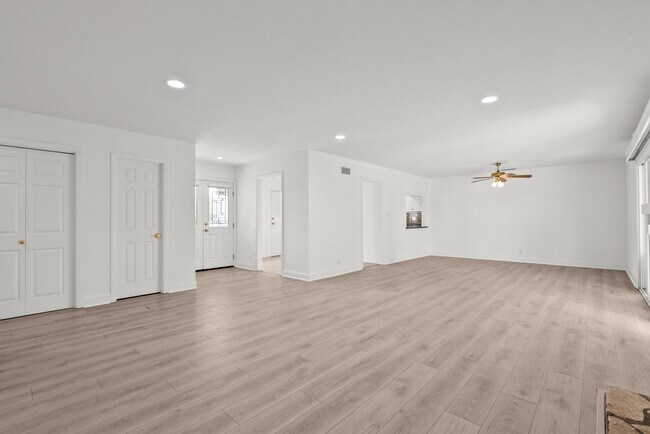 Building Photo - 2248 Drayton Ave