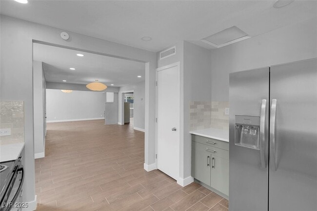 Building Photo - 1324 Francis Ave