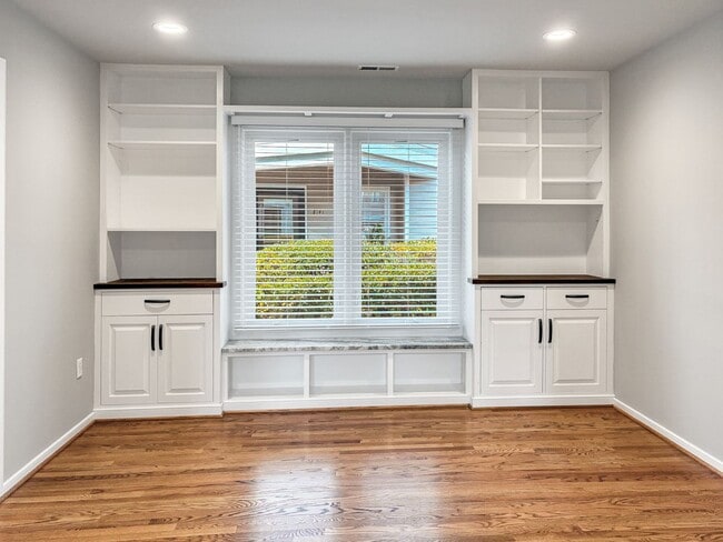 Building Photo - Recently Remodeled 3 bed 3 bath in Tuckahoe!