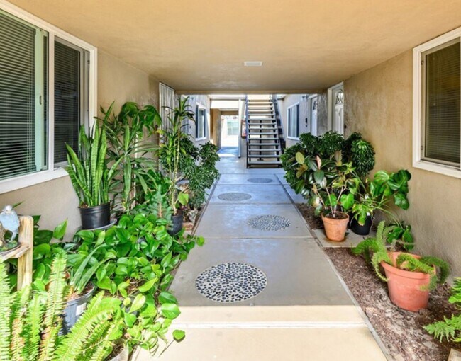 Interior Photo - 23870 Los Codona Ave