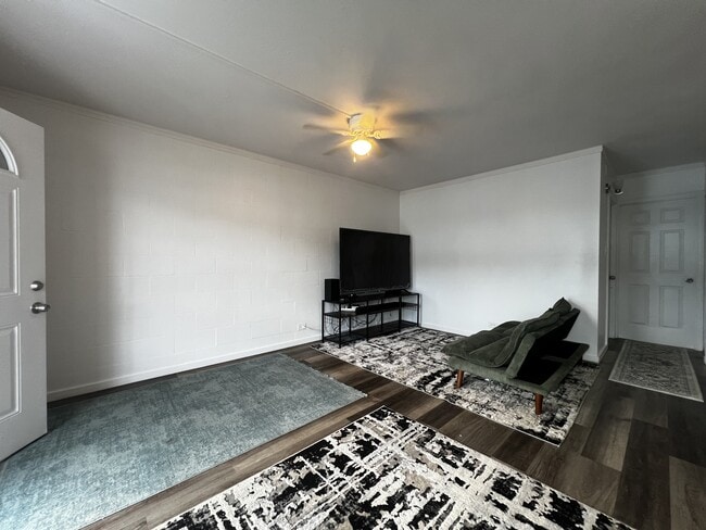 Building Photo - 94-309-249 Waikele Rd