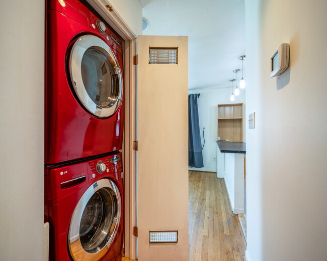Building Photo - Your Ideal Lifestyle Awaits in this Stunni...