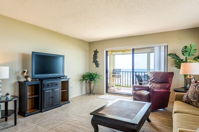 Building Photo - 545 Garfield Ave