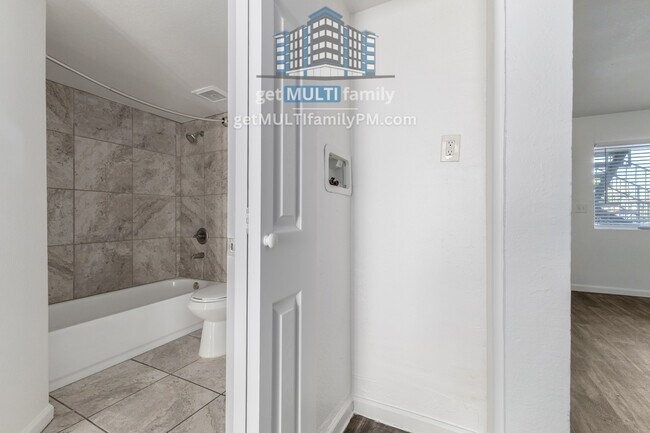 Building Photo - 1923 E Hayden Ln