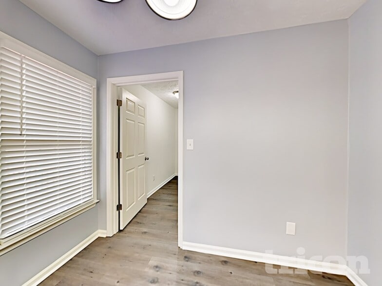 Building Photo - 262 Maplelake Dr