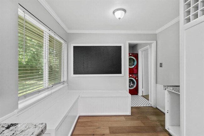 Building Photo - 5019 Oak Forest Dr