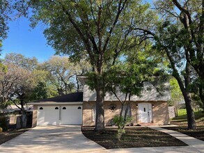 Building Photo - 3650 Mapleton Dr