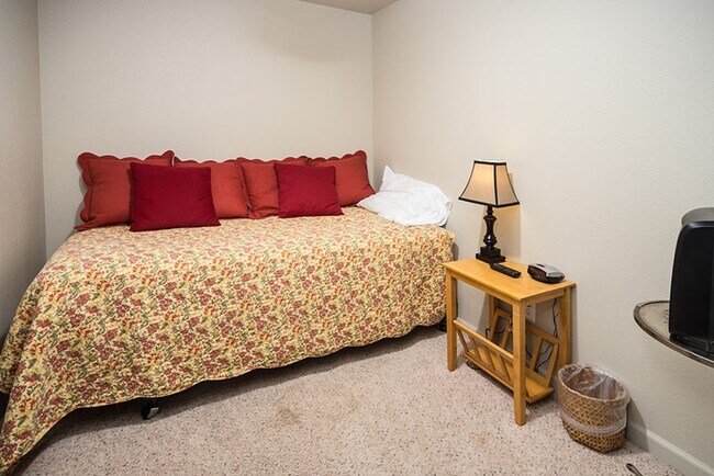 Building Photo - 139 SE Heyburn St