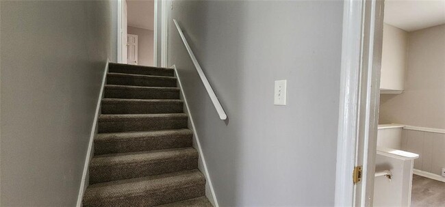 Building Photo - 401 Barbashela Dr