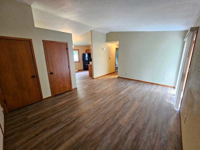 Building Photo - 101 Meadowpark Dr