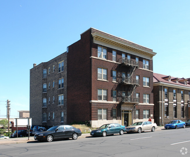 Building Photo - Chatham Building