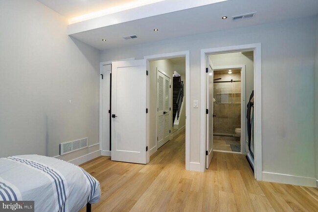 Building Photo - 618 N 35th St