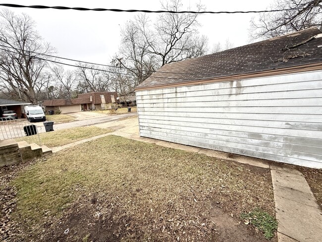 Building Photo - 33 8th Ave NW