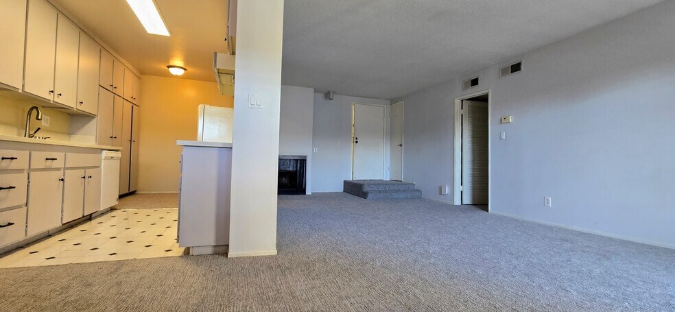 Building Photo - 277 Pleasant St