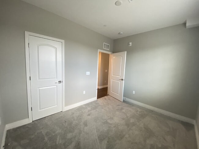 Building Photo - Newly Built Condo in the Side Creek Neighborhood!