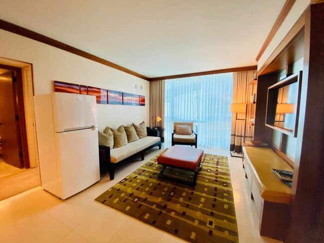 Building Photo - 6801 Collins Ave