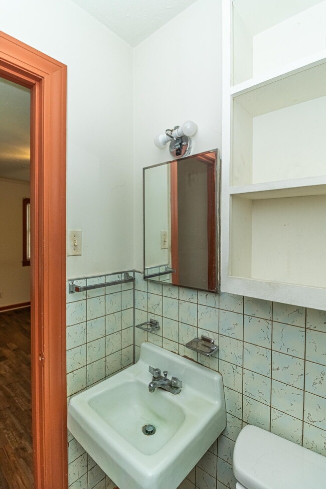 Building Photo - Brick Ranch in Pikeville! Lawn care included!