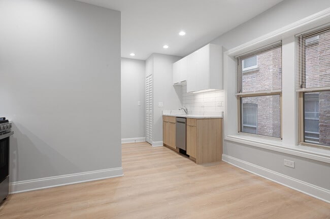 Building Photo - 1627 W Chase Ave