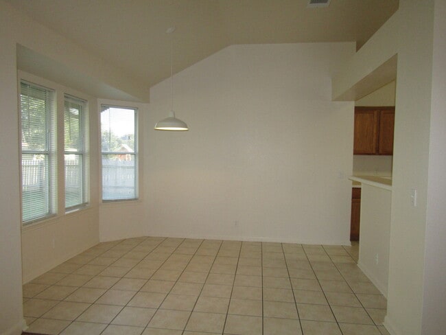 Building Photo - 122 Little Lake Rd