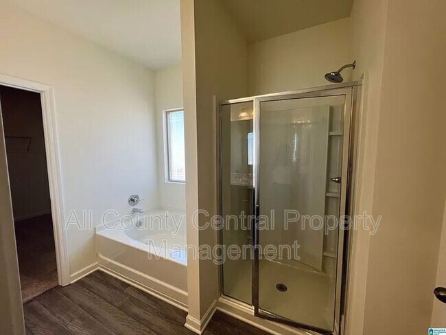 Building Photo - 887 Ridgeway Ave