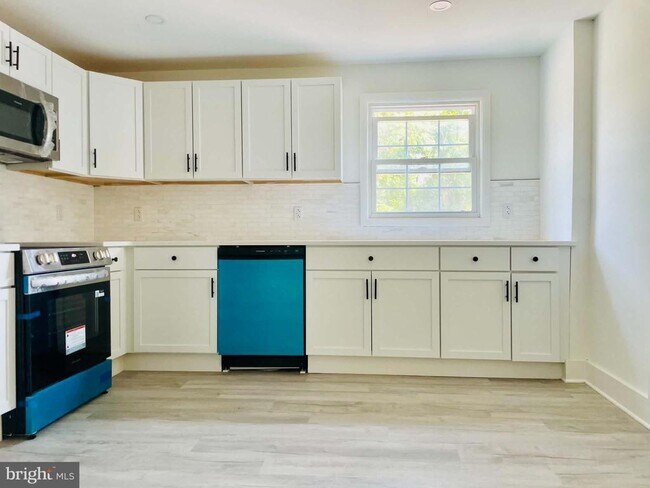 Building Photo - 471 N Elmwood Rd