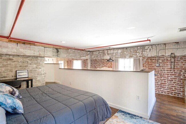 Building Photo - 650 Glen Iris Dr NE