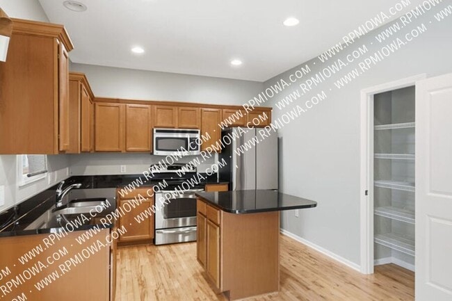 Building Photo - 9140 Greenspire Dr