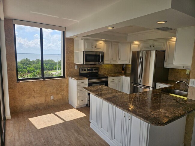 Building Photo - One-year lease starting in January, with free move-in for December.