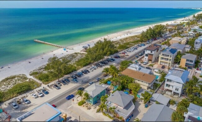 Building Photo - 100 7th St S