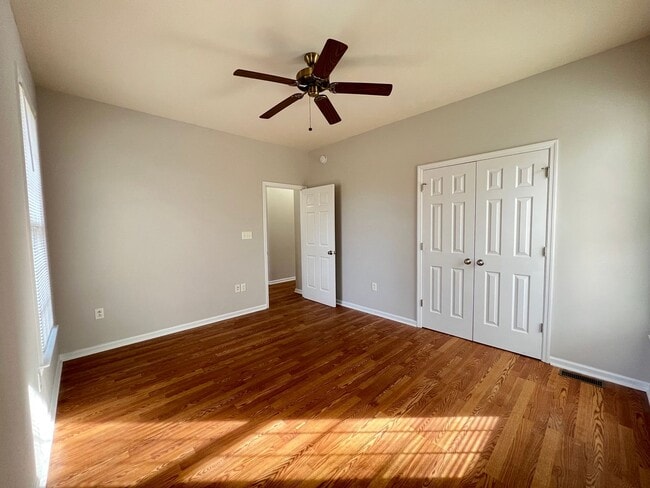 Building Photo - 121 Quail Springs Ct