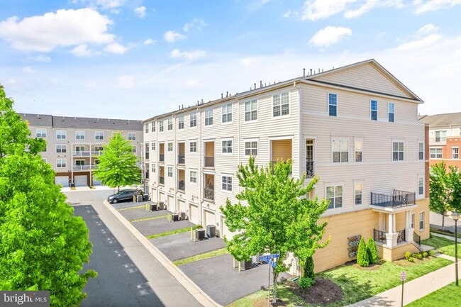 Building Photo - 22721 Beacon Crest Terrace
