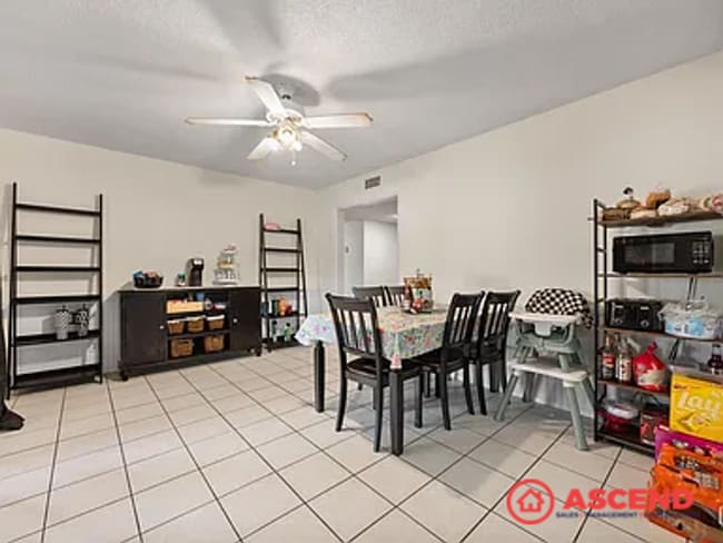 Building Photo - Pet-Friendly 3 Bed, 2 Bath Near Bakersfiel...