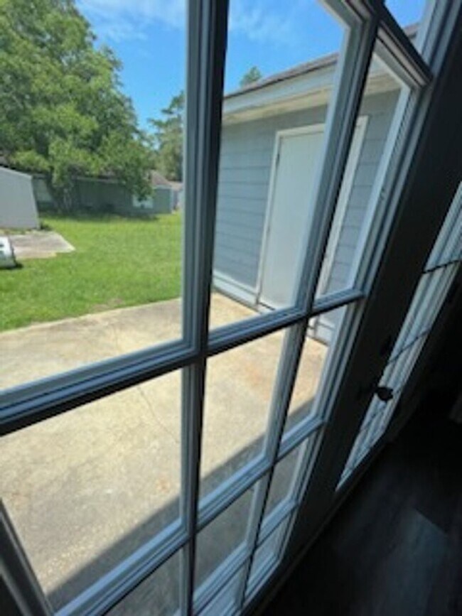 Building Photo - 2228oa