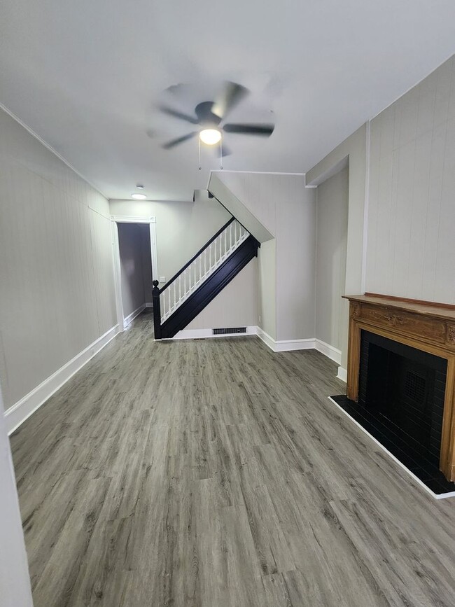 Building Photo - Spacious 3 Bedroom in East Baltimore