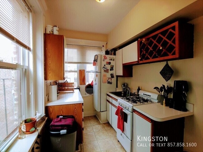 Building Photo - 324 Chestnut Hill Ave