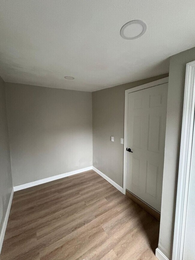 Building Photo - 21 Mechanics St