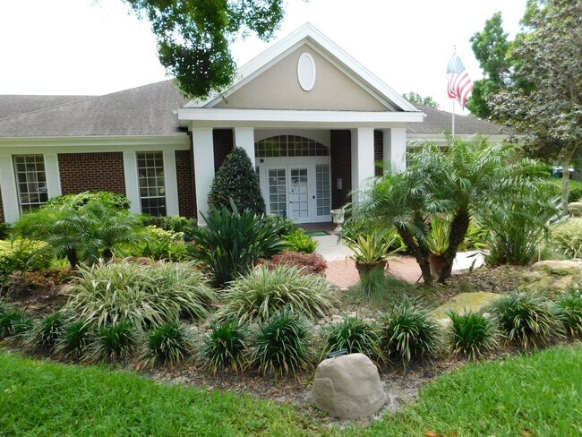 Building Photo - Renovated Ground Floor 2 Bed 2 Bath Condo....