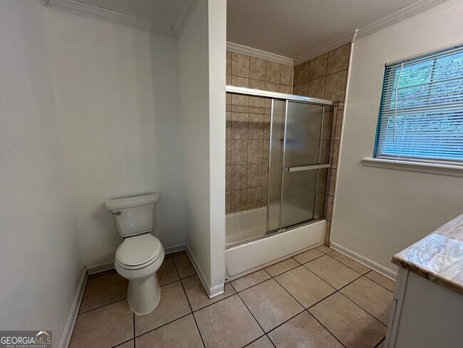 Building Photo - 5 Indianola Dr