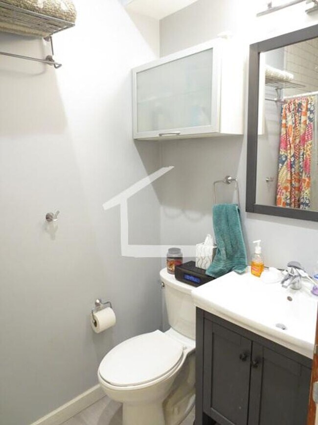 Building Photo - Beautiful, Renovated and Affordable Allston 3 Bed right off Comm Ave for September 1st