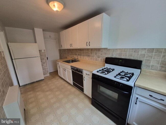 Building Photo - 3423 Verner St