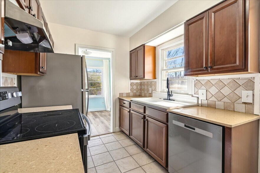 Building Photo - 3901 Lytle Cir