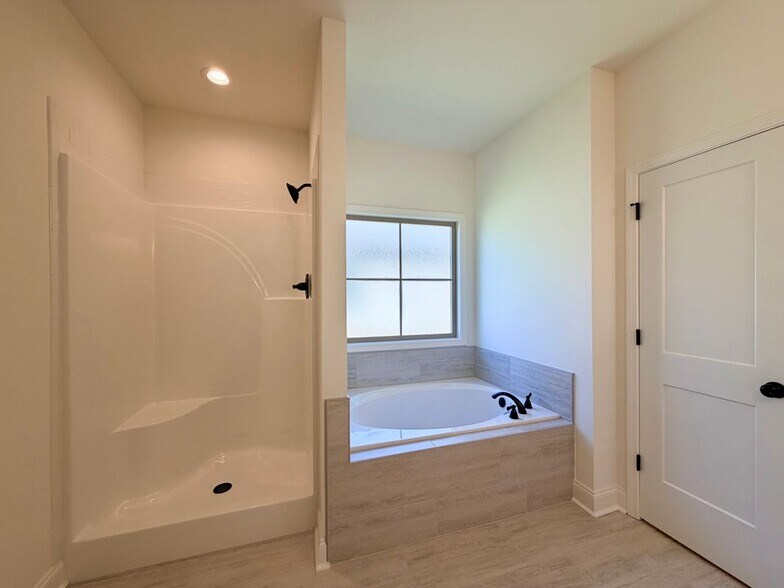 Building Photo - 527 Bristleleaf Path