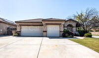 Building Photo - 3 Bedroom/2 Bath Home in Desired Southwest...