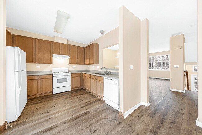 Building Photo - Three Bedroom Two Story Townhome