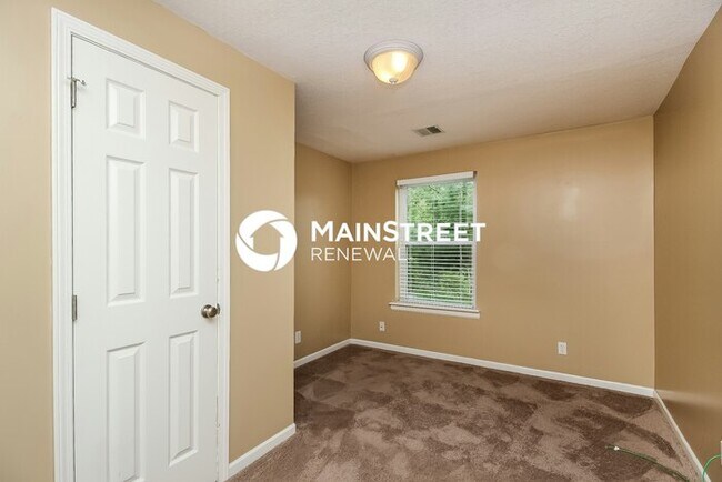 Building Photo - 5 Bedroom Pet-Friendly Home in Kansas City, MO with Main Street Renewal