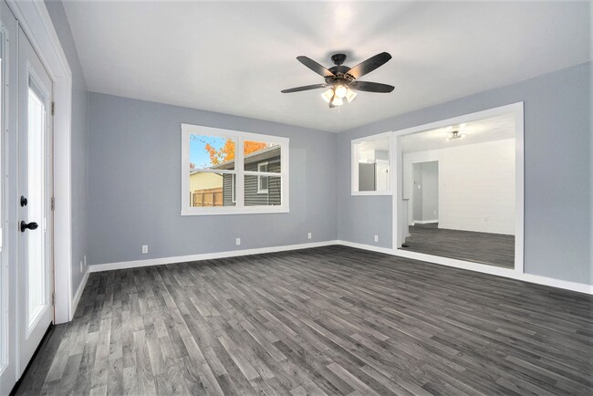 Building Photo - *** MOVE IN SPECIAL*** Fully Updated 4-Bed...